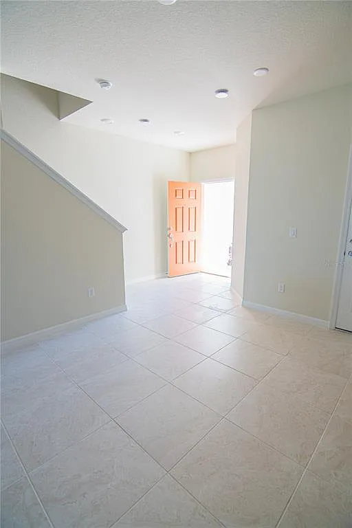 3 bed, 2.5 bath, 1683 sqft, $2,150 — Photo 4