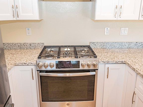 4th image of 4039 Ross Park Dr