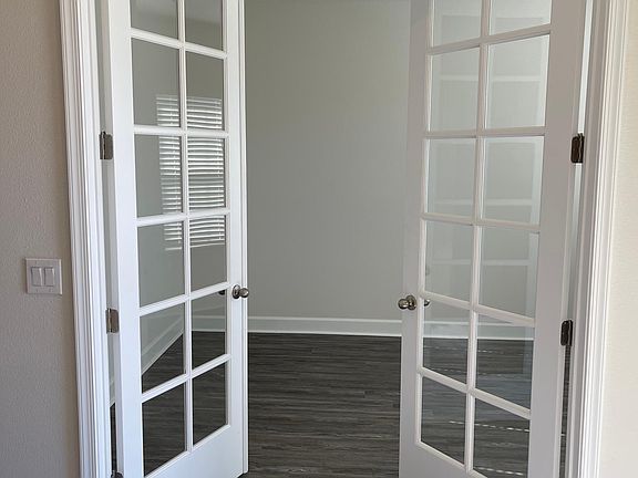 3rd image of 29369 Sedgeway Blvd