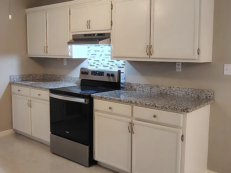 304 Leo Dr — Photo 6