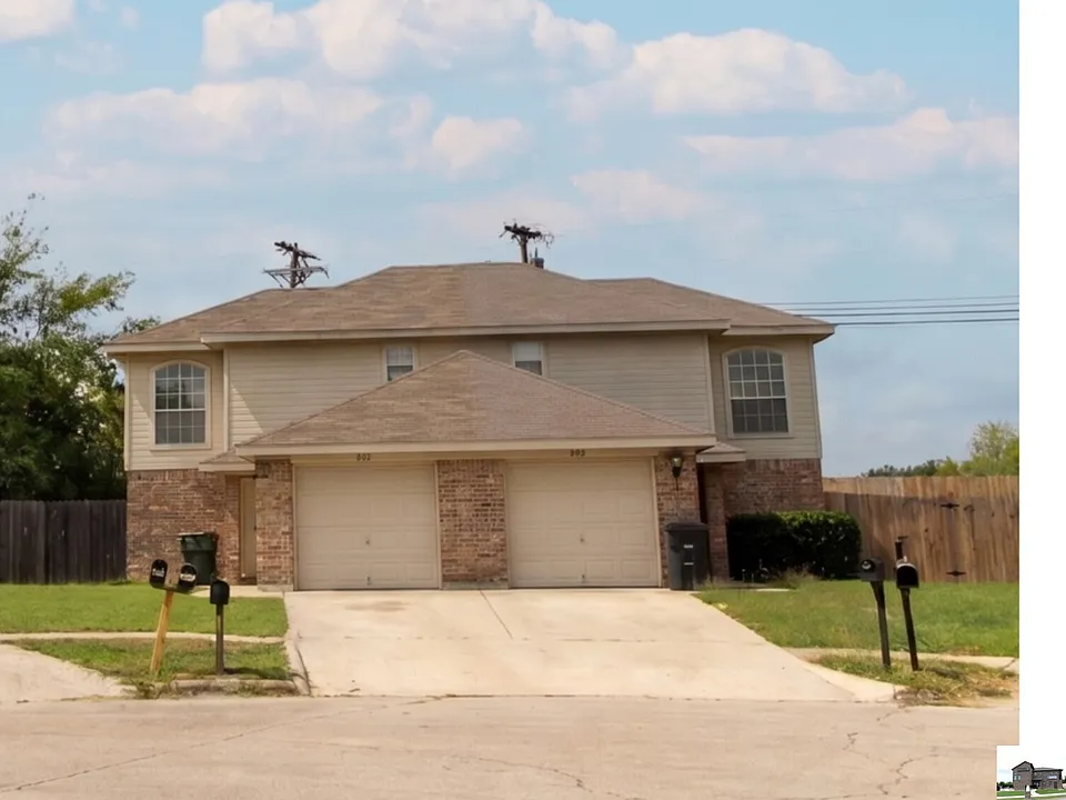 2412 Skylark Cir