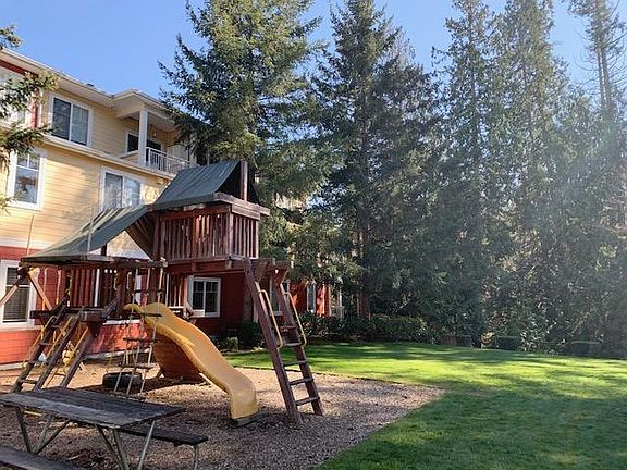4th image of 515 225th Pl NE
