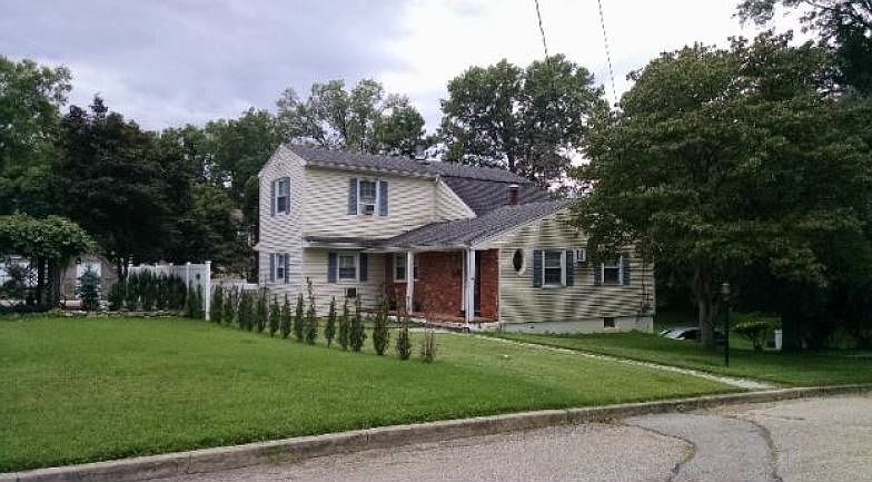 2nd image of 10 Cedar Ave