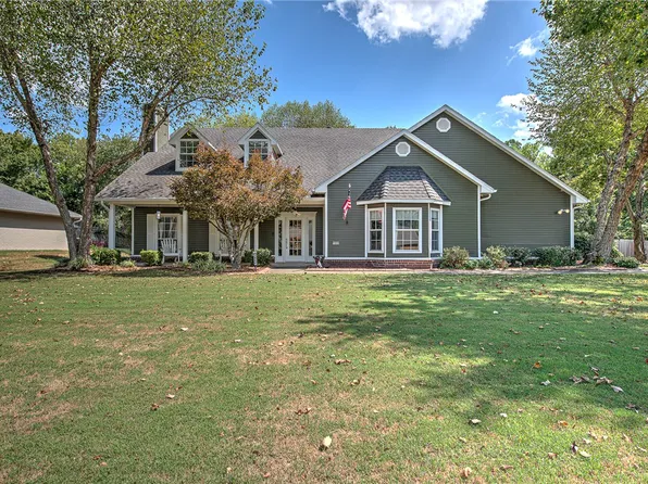 1844 N Buckley Dr, Fayetteville, AR 72701