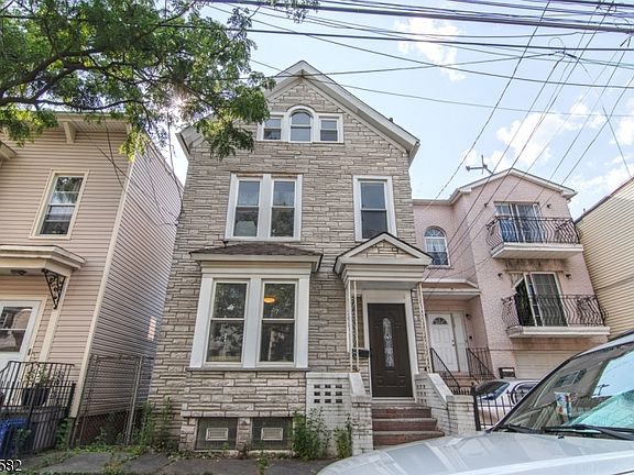 2nd image of 208 Parker St