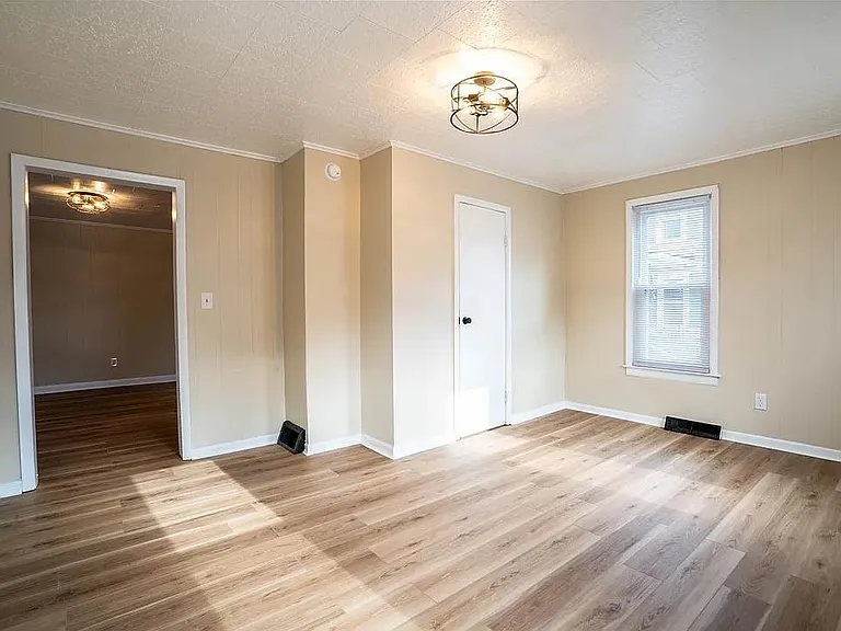 327 William St — Photo 9