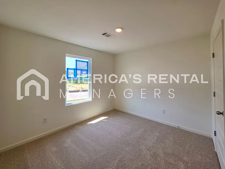 2400 Sky Dr — Photo 10