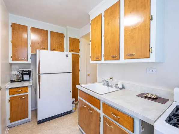 2390 Palisade Avenue image 9 of 24