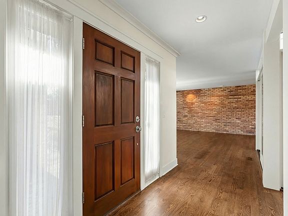 3rd image of 1904 Somerset Ln