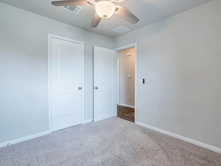 217 Yoakum St — Photo 19