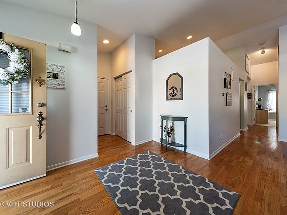 2nd image of 1236 Huntington Dr #1236