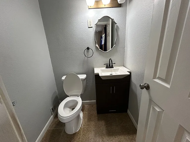 2506 Mecom Dr — Photo 8