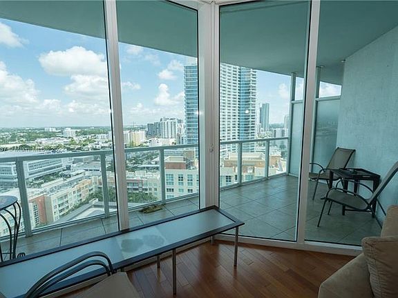 3rd image of 1900 N Bayshore Dr APT 2116