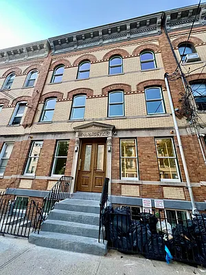 Rented by ERNY LLC | media 17