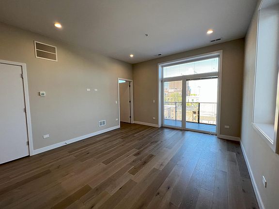 3rd image of 3757 N Sheffield Ave #Penthouse 42