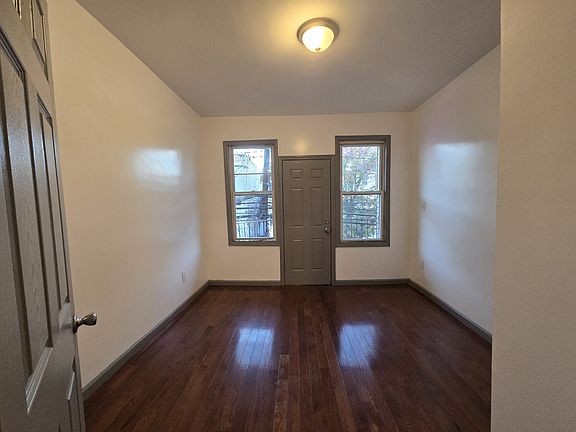 2nd image of 25 Stuyvesant Ave #3A