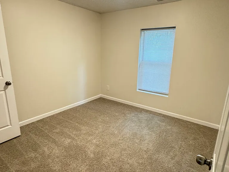 1210 Ridgewood Dr — Photo 7