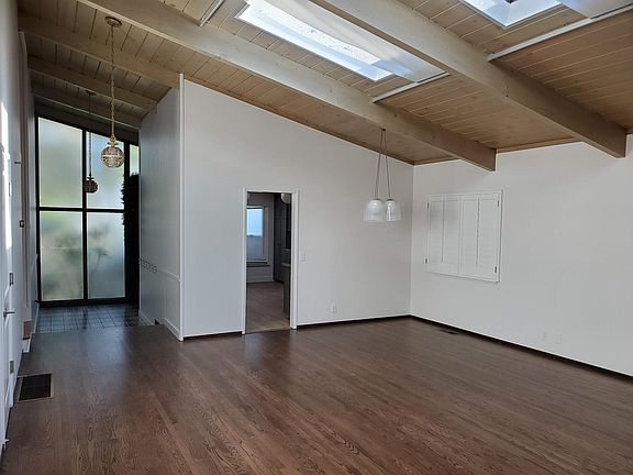 4th image of 3404 Lodge Dr