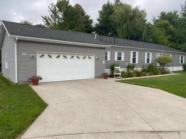 3815 W Pine View Ct, Ludington, MI 49431