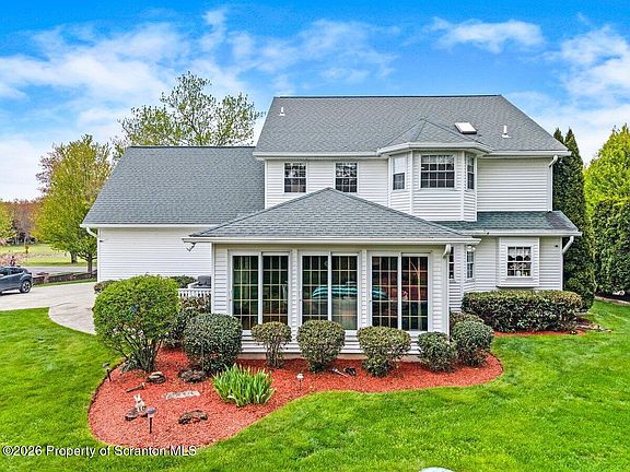 5th image of 925 Parkview Rd