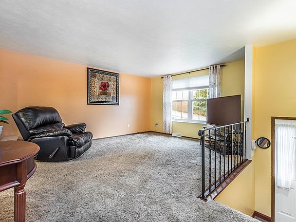 3rd image of 5270 N Pennsylvania Ave