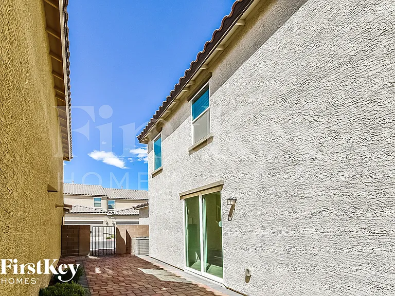 1106 E Dorrell Ln — Photo 18