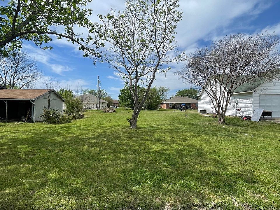 2nd image of 215 Flying Bridge Dr