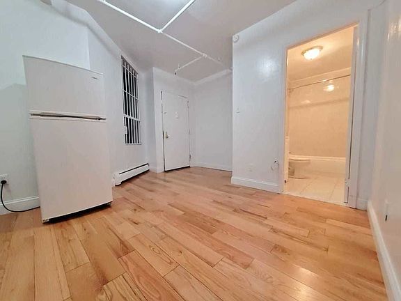 4th image of 375 Pleasant Ave #B11