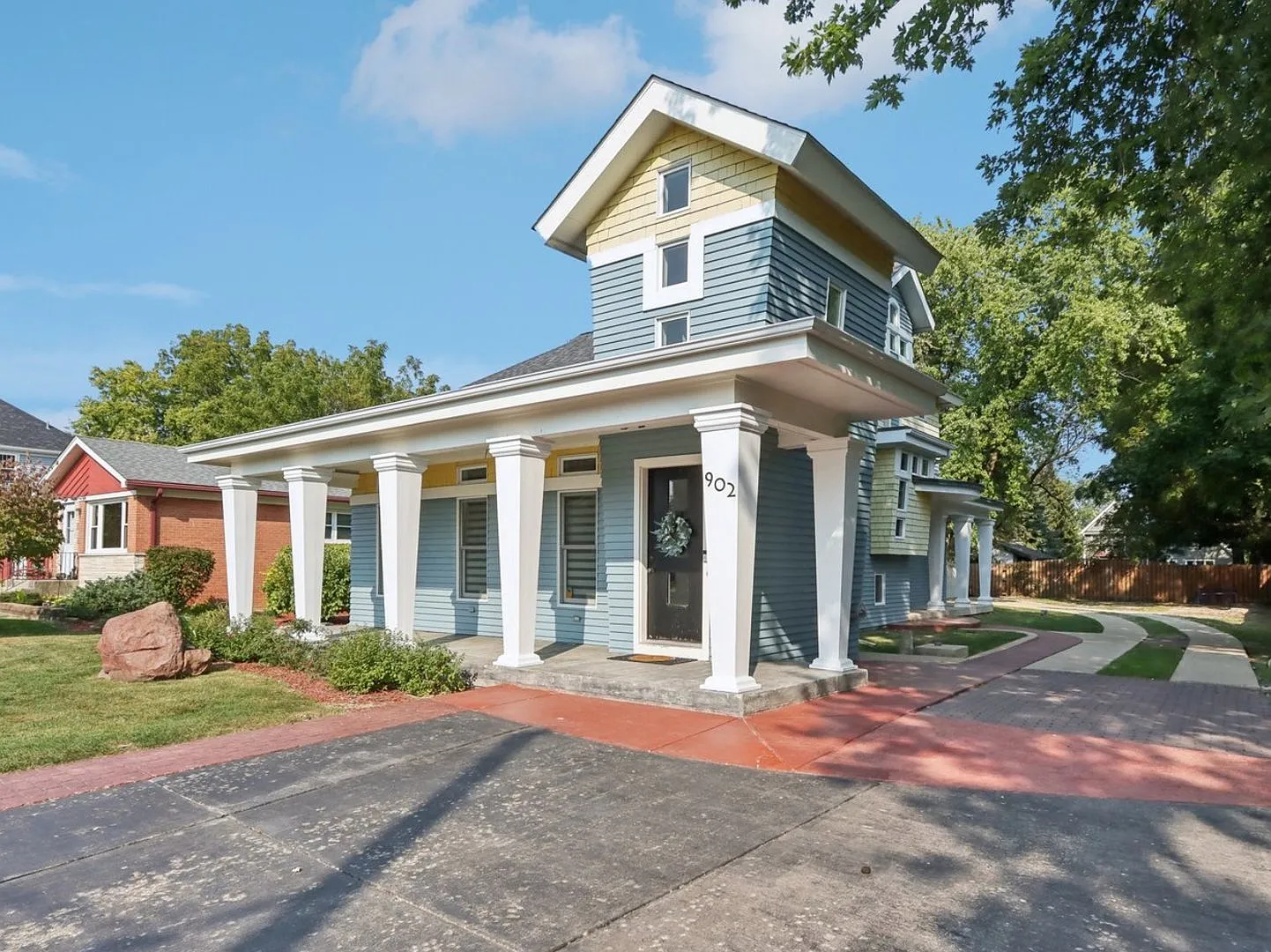 902 Park St photo 1