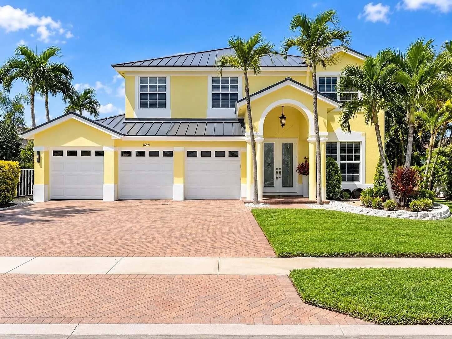 5 bed, 3.0 bath, 2784 sqft, $10,800 — Photo 1