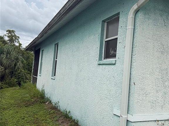 3rd image of 3241 10th AVE NE
