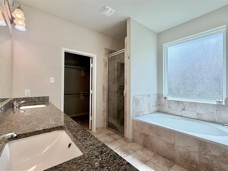 8002 Mesquite Hill Ln — Photo 16