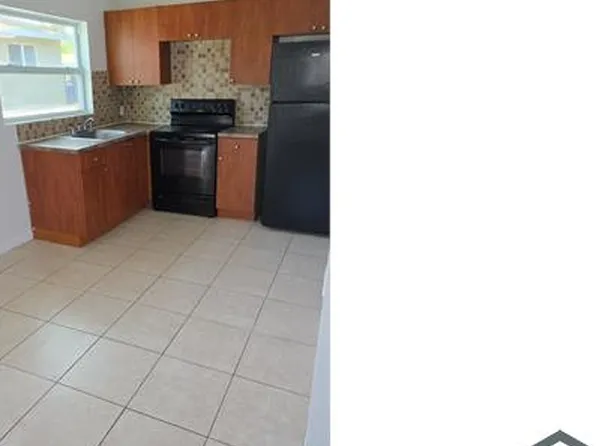 2430 Hayes St #5, Hollywood, FL 33020