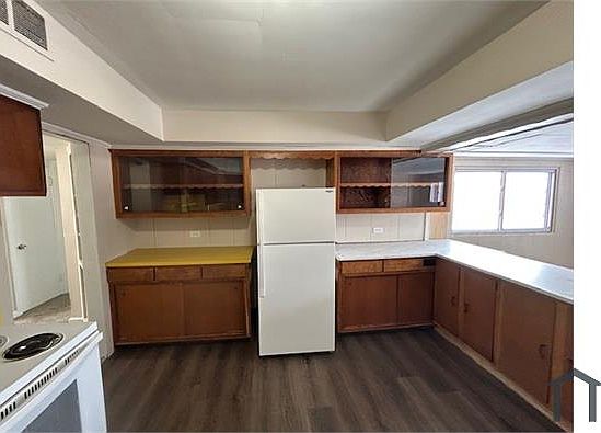 5th image of 1763 E 36th St