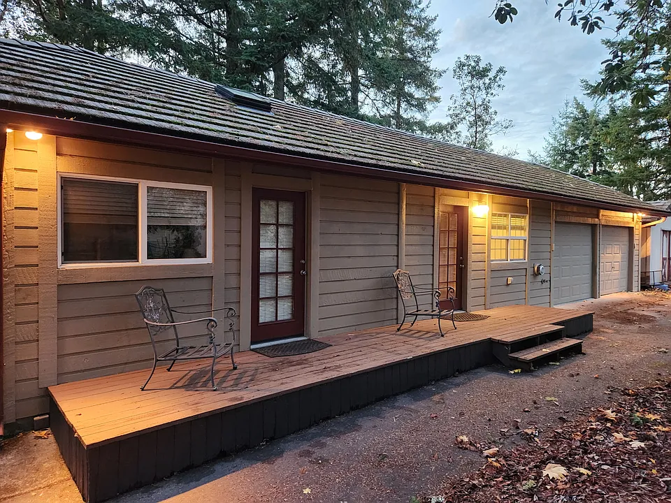 Bush Mountain Ct SW