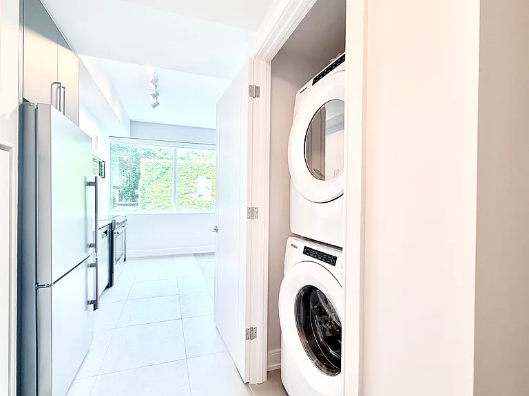 664 Spadina Ave #204 — Photo 12