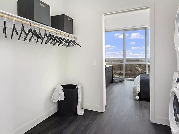 5th image of 813 W Agatite Ave #614
