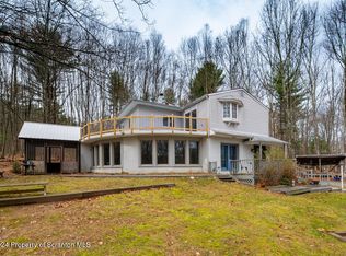 106 Rim Rock Ct, Milford, PA 18337