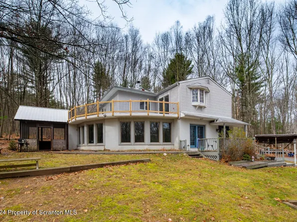 106 Rim Rock Ct, Milford, PA 18337