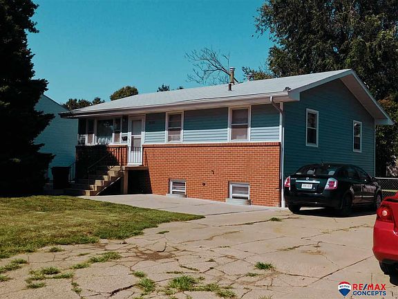 2nd image of 2240 Holdrege St