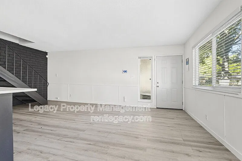 2 bed, 1.0 bath, 840 sqft, $1,695 — Photo 2