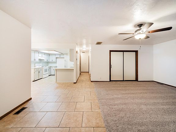 4th image of 624 Ottawa Pl
