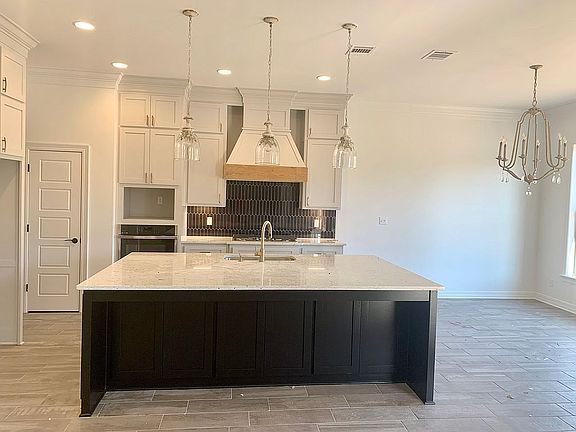 2nd image of 232 Peregrine Way