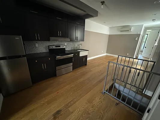 Rented by Delmark Realty LLC | media 54