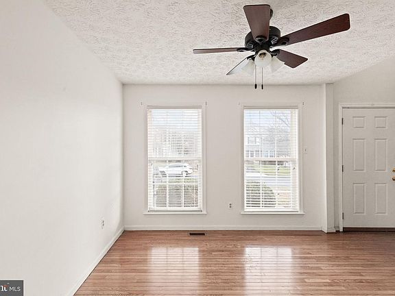 3rd image of 304 Watertons Way