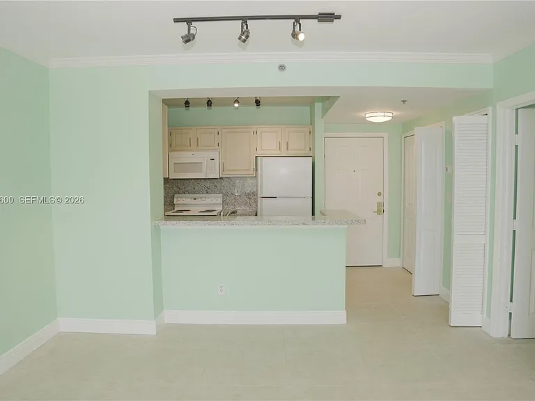 2665 SW 37th Ave #405 — Photo 7