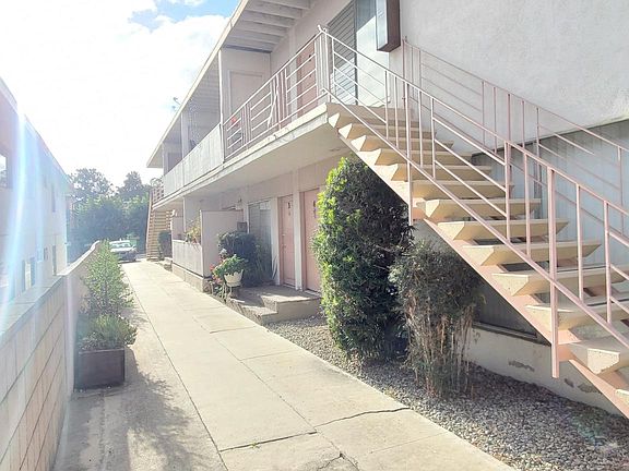 2nd image of 1422 Barry Ave #105