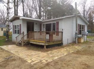 944 E Maple St, Beaverton, MI 48612