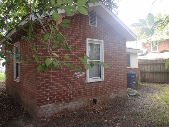 2nd image of 155 Williamsburg St NE