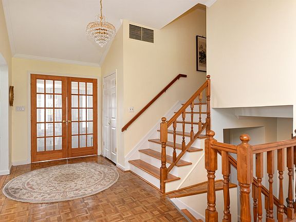 3rd image of 142 Country Village Ln